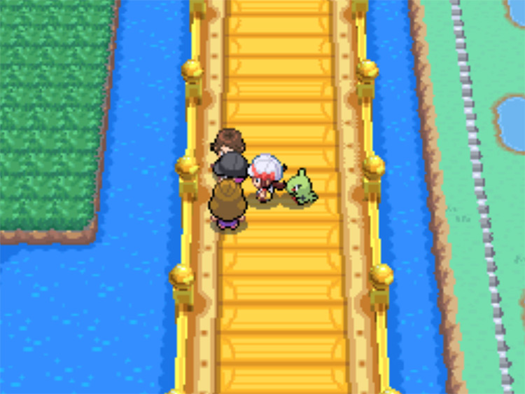 The Team Rocket Grunt attempting to hide between the couple on Route 24’s golden bridge / Pokemon HGSS